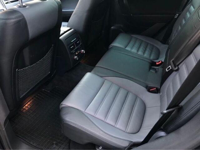 Синий Фольксваген Туарег, объемом двигателя 3 л и пробегом 175 тыс. км за 27000 $, фото 5 на Automoto.ua