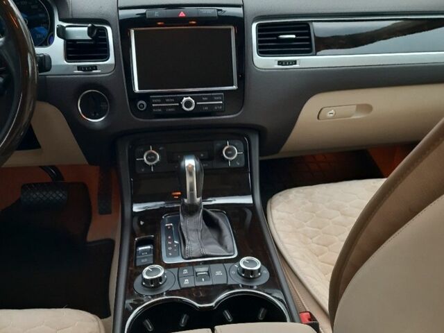 Синій Фольксваген Туарег, об'ємом двигуна 3 л та пробігом 236 тис. км за 21500 $, фото 15 на Automoto.ua