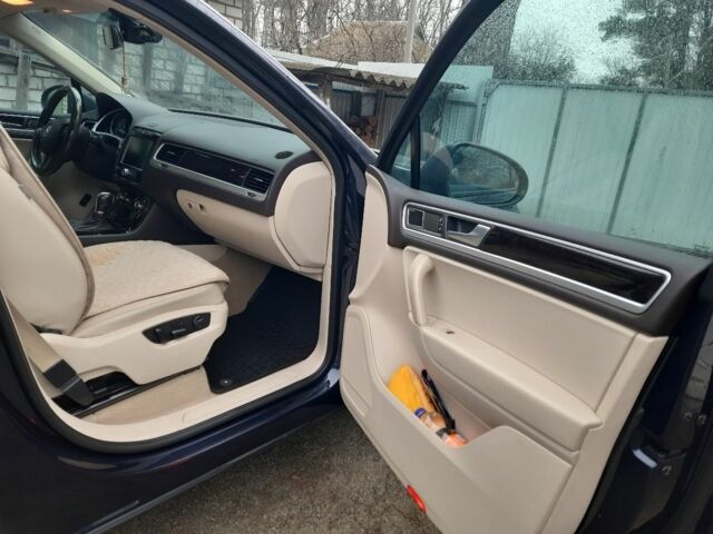 Синій Фольксваген Туарег, об'ємом двигуна 3 л та пробігом 236 тис. км за 21500 $, фото 18 на Automoto.ua