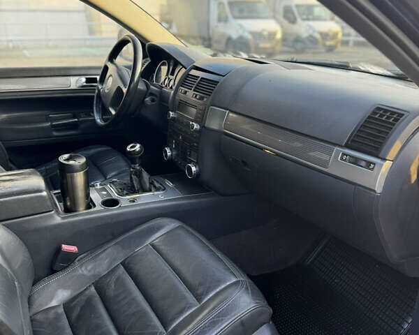 Синий Фольксваген Туарег, объемом двигателя 2.5 л и пробегом 472 тыс. км за 3799 $, фото 9 на Automoto.ua