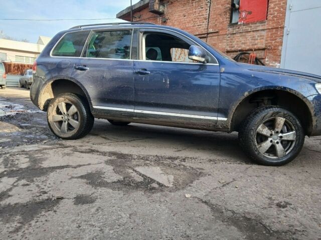 Синий Фольксваген Туарег, объемом двигателя 5 л и пробегом 400 тыс. км за 4662 $, фото 5 на Automoto.ua