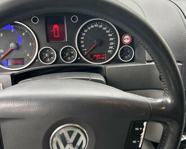 Синій Фольксваген Туарег, об'ємом двигуна 2.5 л та пробігом 280 тис. км за 4800 $, фото 7 на Automoto.ua