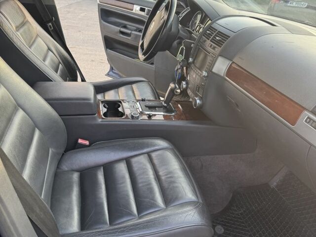 Синий Фольксваген Туарег, объемом двигателя 5 л и пробегом 192 тыс. км за 4400 $, фото 5 на Automoto.ua