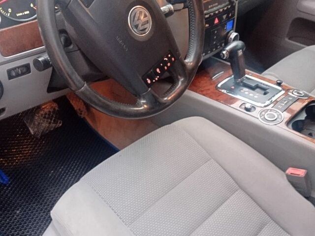 Синий Фольксваген Туарег, объемом двигателя 2.5 л и пробегом 306 тыс. км за 6800 $, фото 6 на Automoto.ua