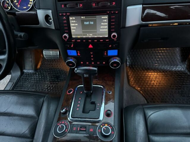 Синий Фольксваген Туарег, объемом двигателя 5 л и пробегом 192 тыс. км за 4400 $, фото 6 на Automoto.ua