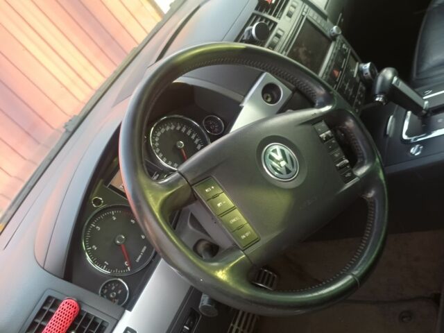 Синий Фольксваген Туарег, объемом двигателя 5 л и пробегом 210 тыс. км за 3783 $, фото 3 на Automoto.ua