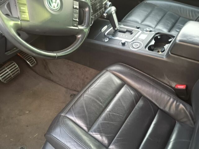 Синий Фольксваген Туарег, объемом двигателя 5 л и пробегом 210 тыс. км за 3783 $, фото 4 на Automoto.ua