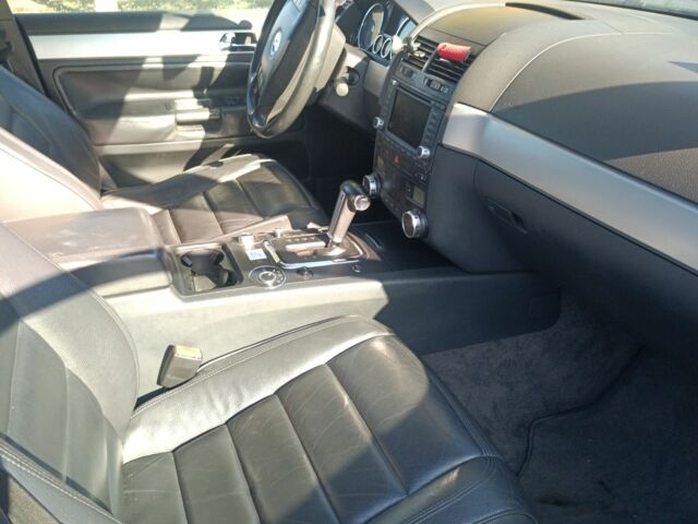 Синий Фольксваген Туарег, объемом двигателя 5 л и пробегом 210 тыс. км за 3783 $, фото 6 на Automoto.ua