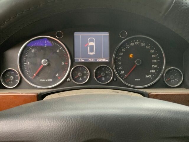 Синий Фольксваген Туарег, объемом двигателя 3 л и пробегом 261 тыс. км за 4000 $, фото 5 на Automoto.ua