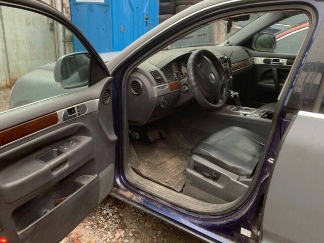 Синий Фольксваген Туарег, объемом двигателя 3 л и пробегом 261 тыс. км за 4000 $, фото 4 на Automoto.ua