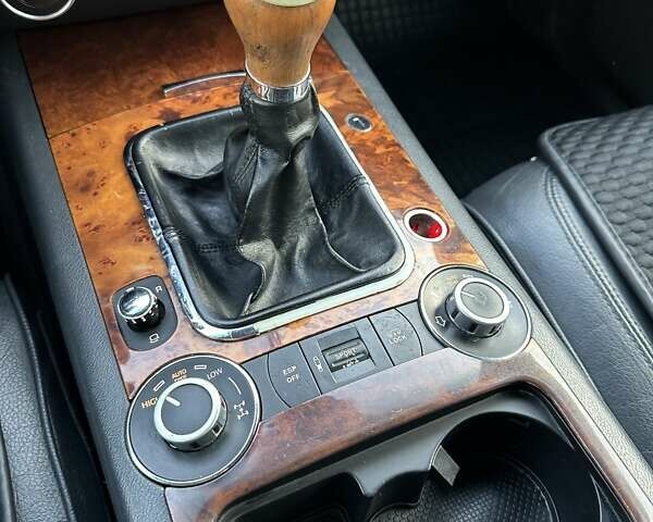 Синий Фольксваген Туарег, объемом двигателя 2.46 л и пробегом 264 тыс. км за 9700 $, фото 26 на Automoto.ua