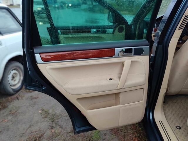 Синий Фольксваген Туарег, объемом двигателя 2.5 л и пробегом 336 тыс. км за 5500 $, фото 11 на Automoto.ua