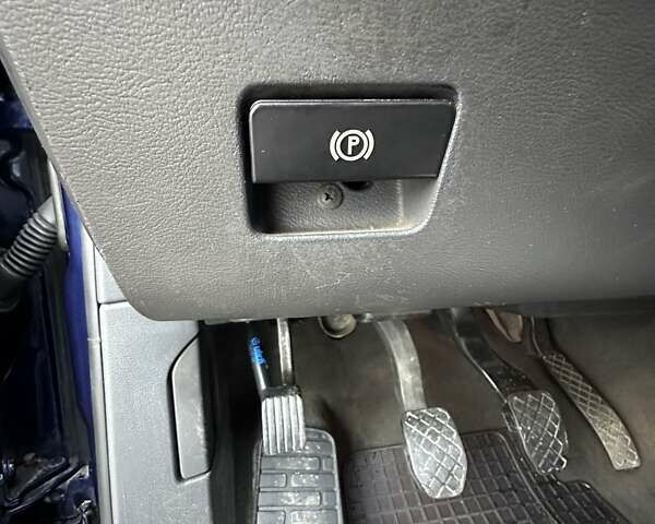 Синий Фольксваген Туарег, объемом двигателя 2.46 л и пробегом 264 тыс. км за 9700 $, фото 23 на Automoto.ua