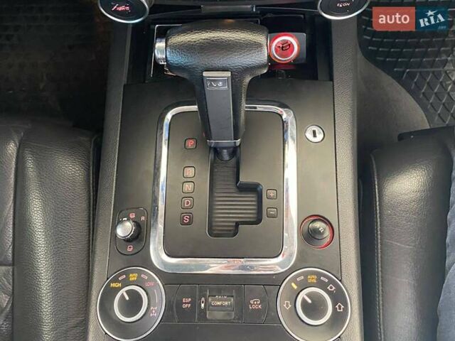 Синий Фольксваген Туарег, объемом двигателя 2.97 л и пробегом 284 тыс. км за 9000 $, фото 31 на Automoto.ua