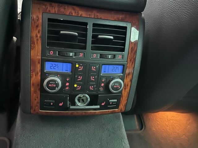 Синий Фольксваген Туарег, объемом двигателя 4.2 л и пробегом 280 тыс. км за 6500 $, фото 16 на Automoto.ua