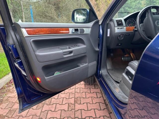 Синий Фольксваген Туарег, объемом двигателя 4.2 л и пробегом 280 тыс. км за 6500 $, фото 9 на Automoto.ua