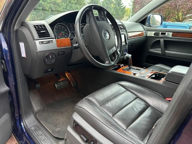 Синий Фольксваген Туарег, объемом двигателя 4.2 л и пробегом 280 тыс. км за 6500 $, фото 10 на Automoto.ua