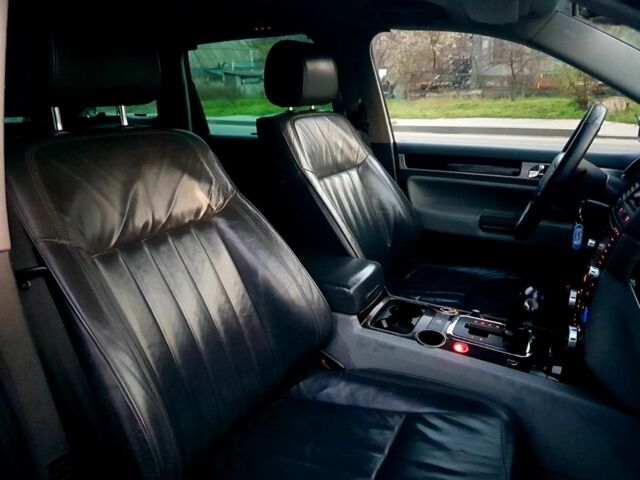 Синій Фольксваген Туарег, об'ємом двигуна 3 л та пробігом 300 тис. км за 9500 $, фото 13 на Automoto.ua