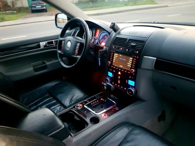 Синій Фольксваген Туарег, об'ємом двигуна 3 л та пробігом 300 тис. км за 9500 $, фото 15 на Automoto.ua