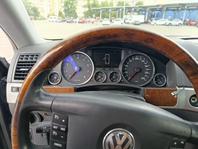 Синій Фольксваген Туарег, об'ємом двигуна 0 л та пробігом 255 тис. км за 7500 $, фото 4 на Automoto.ua