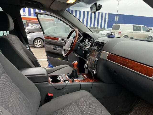 Синий Фольксваген Туарег, объемом двигателя 3 л и пробегом 430 тыс. км за 6008 $, фото 2 на Automoto.ua