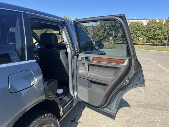 Синий Фольксваген Туарег, объемом двигателя 2.5 л и пробегом 294 тыс. км за 6000 $, фото 8 на Automoto.ua