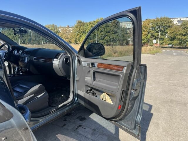 Синий Фольксваген Туарег, объемом двигателя 2.5 л и пробегом 294 тыс. км за 6000 $, фото 7 на Automoto.ua