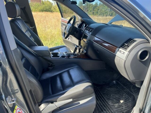 Синий Фольксваген Туарег, объемом двигателя 2.5 л и пробегом 294 тыс. км за 6000 $, фото 5 на Automoto.ua