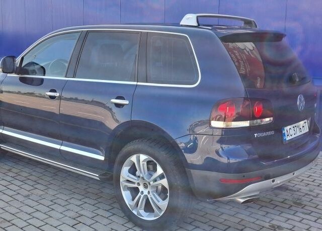 Синий Фольксваген Туарег, объемом двигателя 4.2 л и пробегом 210 тыс. км за 7500 $, фото 3 на Automoto.ua