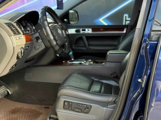 Синій Фольксваген Туарег, об'ємом двигуна 4.9 л та пробігом 259 тис. км за 13499 $, фото 11 на Automoto.ua