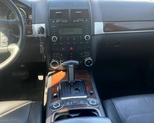 Синий Фольксваген Туарег, объемом двигателя 2.97 л и пробегом 246 тыс. км за 13000 $, фото 28 на Automoto.ua