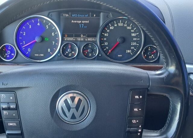 Синий Фольксваген Туарег, объемом двигателя 4.2 л и пробегом 210 тыс. км за 7500 $, фото 6 на Automoto.ua