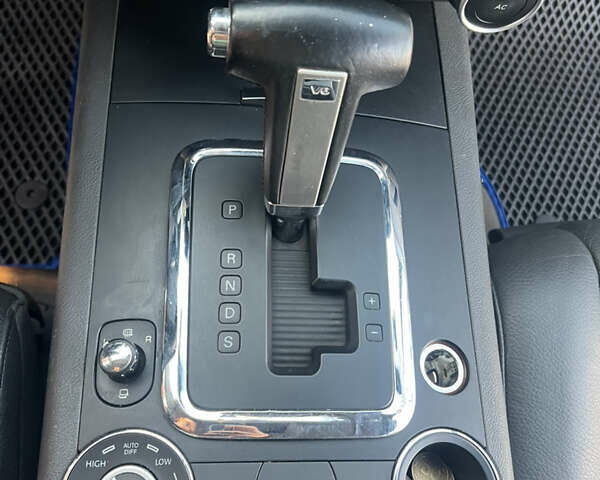 Синий Фольксваген Туарег, объемом двигателя 3 л и пробегом 235 тыс. км за 11100 $, фото 14 на Automoto.ua