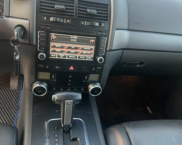 Синий Фольксваген Туарег, объемом двигателя 3 л и пробегом 235 тыс. км за 11100 $, фото 22 на Automoto.ua