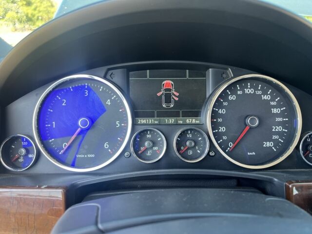 Синий Фольксваген Туарег, объемом двигателя 2.5 л и пробегом 294 тыс. км за 6000 $, фото 3 на Automoto.ua