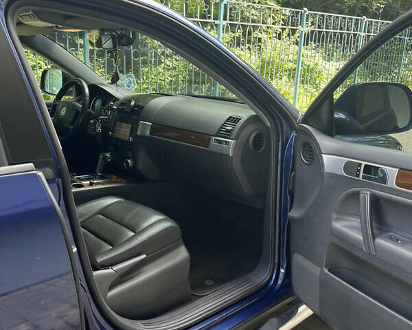 Синий Фольксваген Туарег, объемом двигателя 3 л и пробегом 386 тыс. км за 12300 $, фото 17 на Automoto.ua