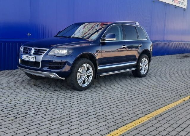 Синий Фольксваген Туарег, объемом двигателя 4.2 л и пробегом 210 тыс. км за 7500 $, фото 1 на Automoto.ua