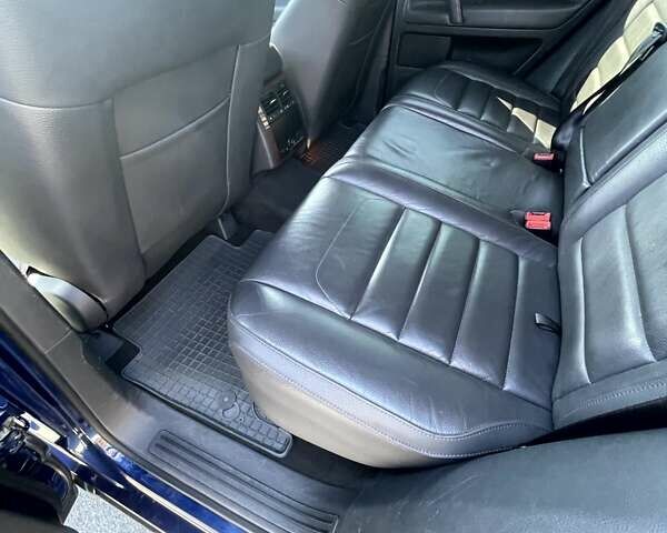 Синий Фольксваген Туарег, объемом двигателя 2.97 л и пробегом 246 тыс. км за 13000 $, фото 11 на Automoto.ua