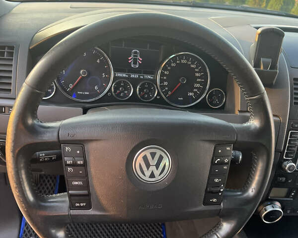 Синий Фольксваген Туарег, объемом двигателя 3 л и пробегом 235 тыс. км за 11100 $, фото 13 на Automoto.ua