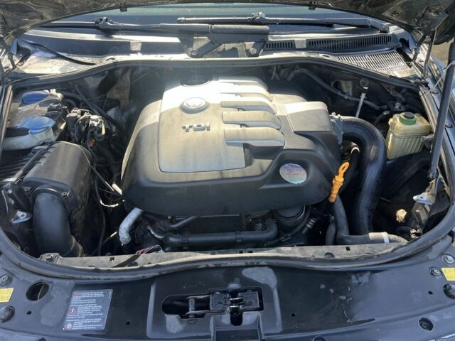 Синий Фольксваген Туарег, объемом двигателя 2.5 л и пробегом 294 тыс. км за 6000 $, фото 4 на Automoto.ua