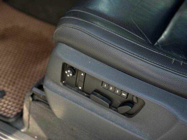 Синій Фольксваген Туарег, об'ємом двигуна 4.9 л та пробігом 259 тис. км за 13499 $, фото 10 на Automoto.ua