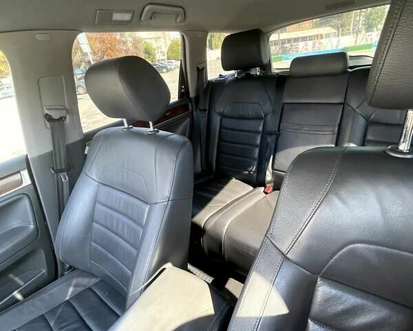 Синий Фольксваген Туарег, объемом двигателя 2.97 л и пробегом 246 тыс. км за 13000 $, фото 23 на Automoto.ua