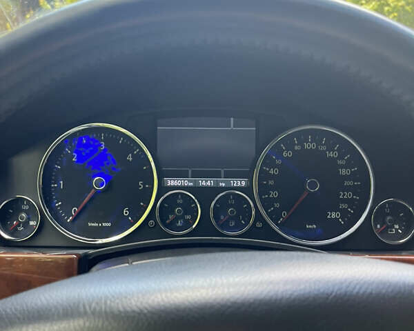 Синий Фольксваген Туарег, объемом двигателя 3 л и пробегом 386 тыс. км за 12300 $, фото 12 на Automoto.ua