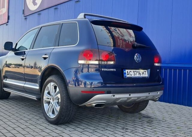 Синий Фольксваген Туарег, объемом двигателя 4.2 л и пробегом 210 тыс. км за 7500 $, фото 4 на Automoto.ua
