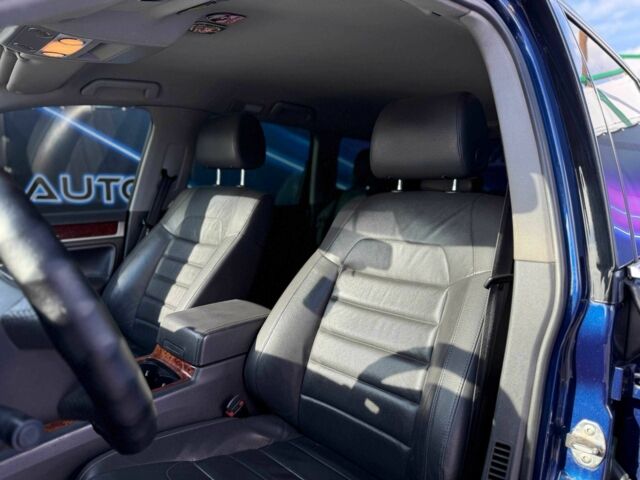 Синій Фольксваген Туарег, об'ємом двигуна 4.9 л та пробігом 259 тис. км за 13499 $, фото 18 на Automoto.ua