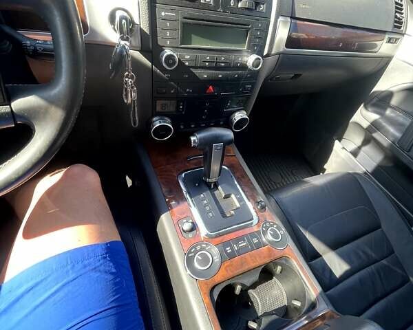 Синий Фольксваген Туарег, объемом двигателя 2.97 л и пробегом 246 тыс. км за 13000 $, фото 24 на Automoto.ua