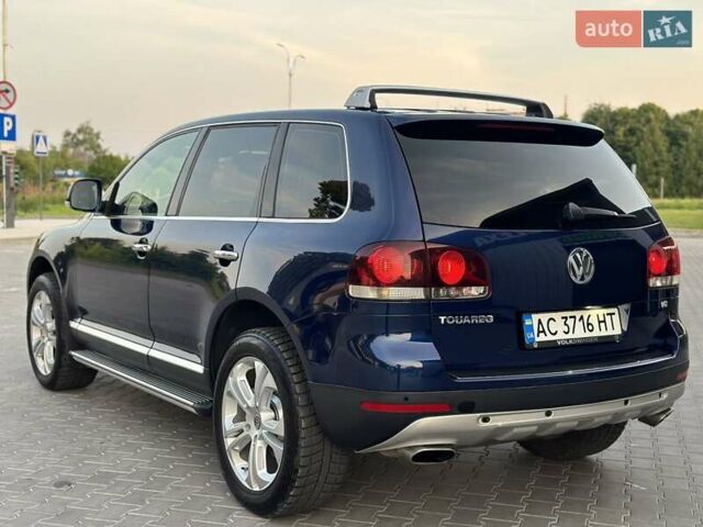 Синий Фольксваген Туарег, объемом двигателя 4.16 л и пробегом 385 тыс. км за 8500 $, фото 1 на Automoto.ua