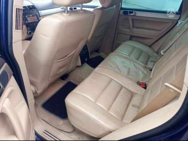 Синій Фольксваген Туарег, об'ємом двигуна 3 л та пробігом 300 тис. км за 6200 $, фото 5 на Automoto.ua