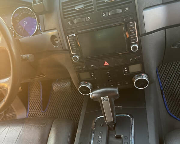 Синий Фольксваген Туарег, объемом двигателя 3 л и пробегом 235 тыс. км за 11100 $, фото 11 на Automoto.ua