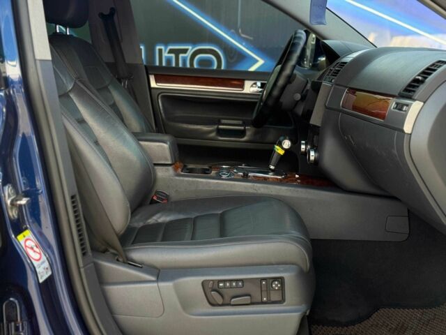 Синій Фольксваген Туарег, об'ємом двигуна 4.9 л та пробігом 259 тис. км за 13499 $, фото 15 на Automoto.ua